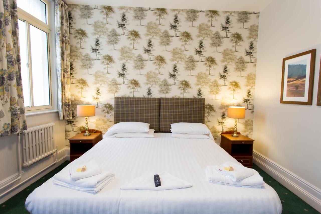 The Old Bell - Warminster Hotel Ngoại thất bức ảnh