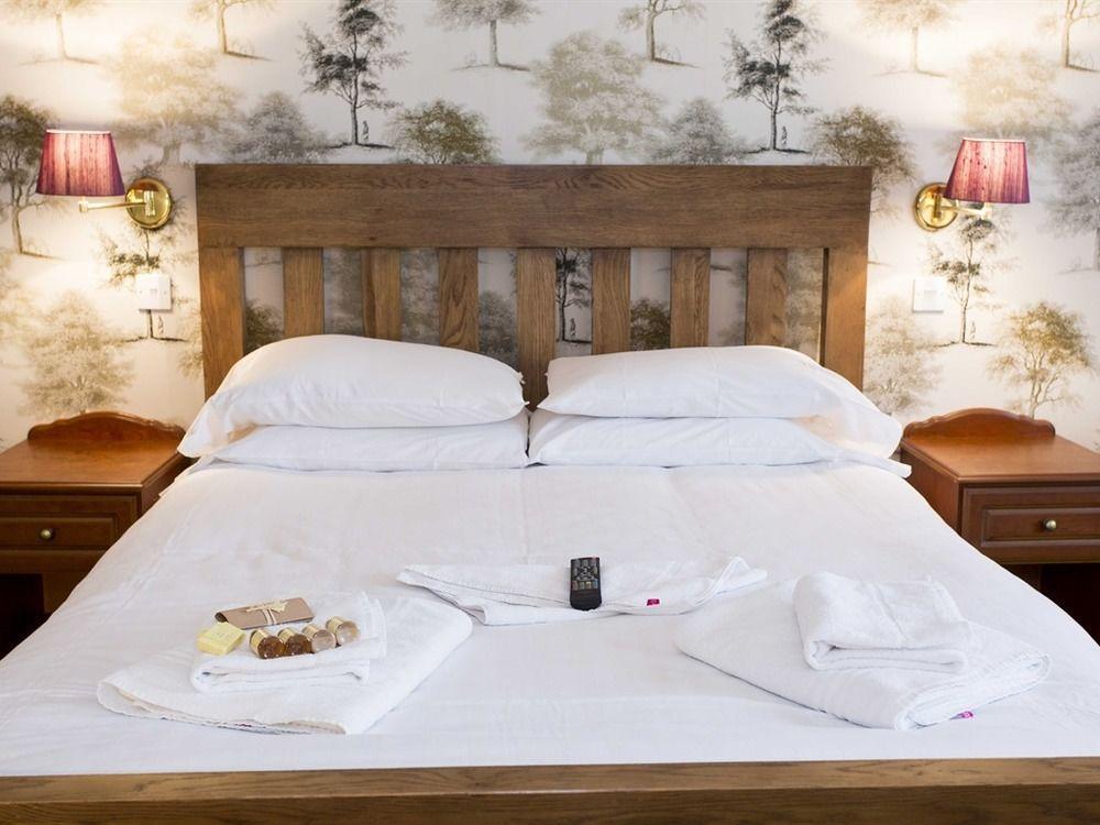 The Old Bell - Warminster Hotel Ngoại thất bức ảnh